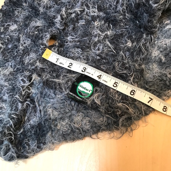 Warm Soft Scarf. Handknitted. Mixed Fibers. Deep Grey Blue & Light Blue. NWT. - Picture 6 of 8